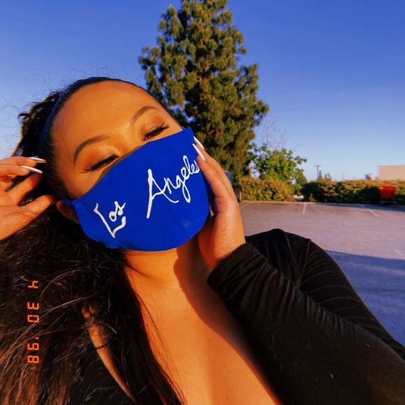LA Face Mask ✨ - Picture 1 of 3